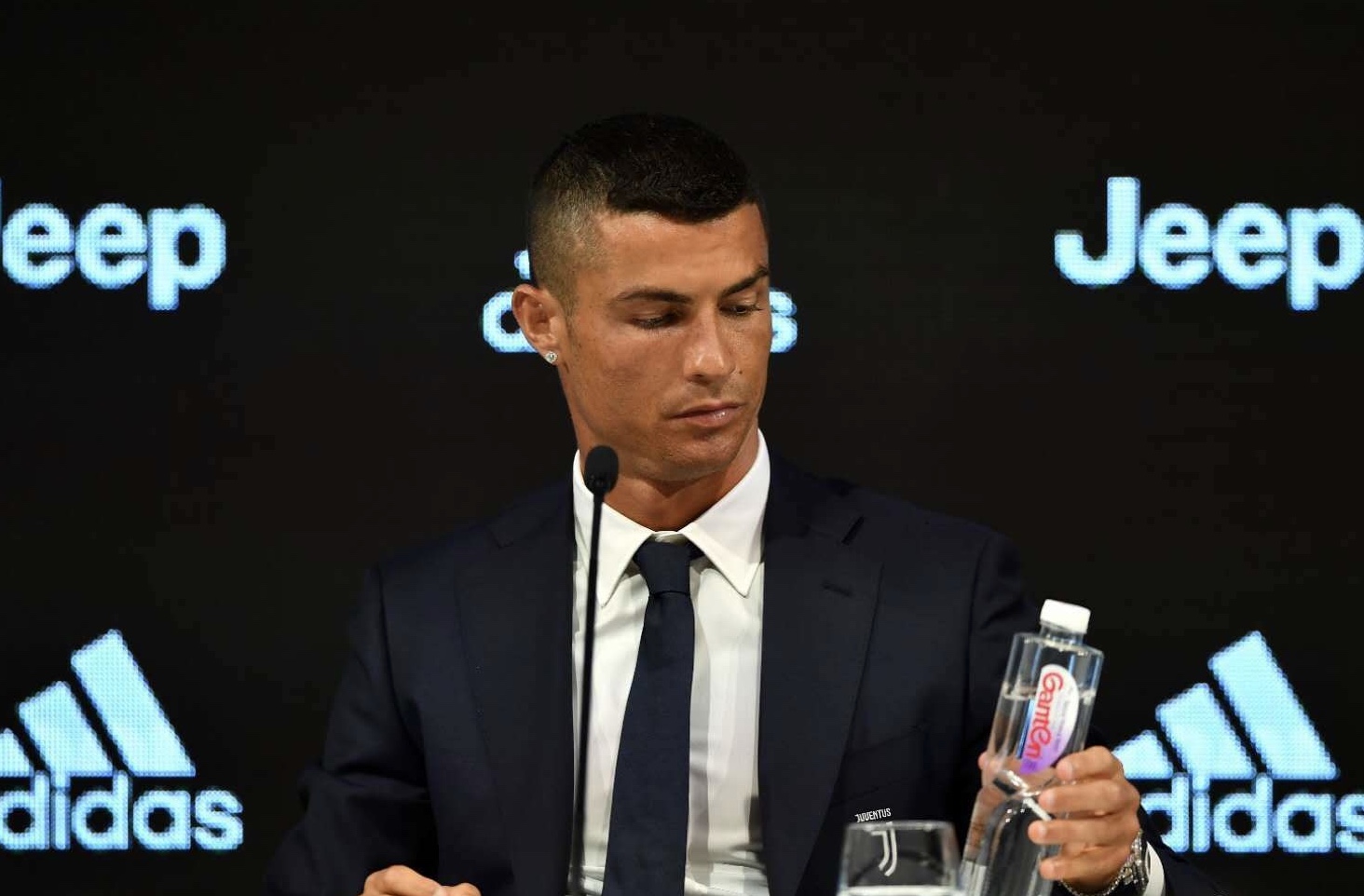 “为什么要从中国进口瓶装水?”——“水贵”百岁山的出海之路