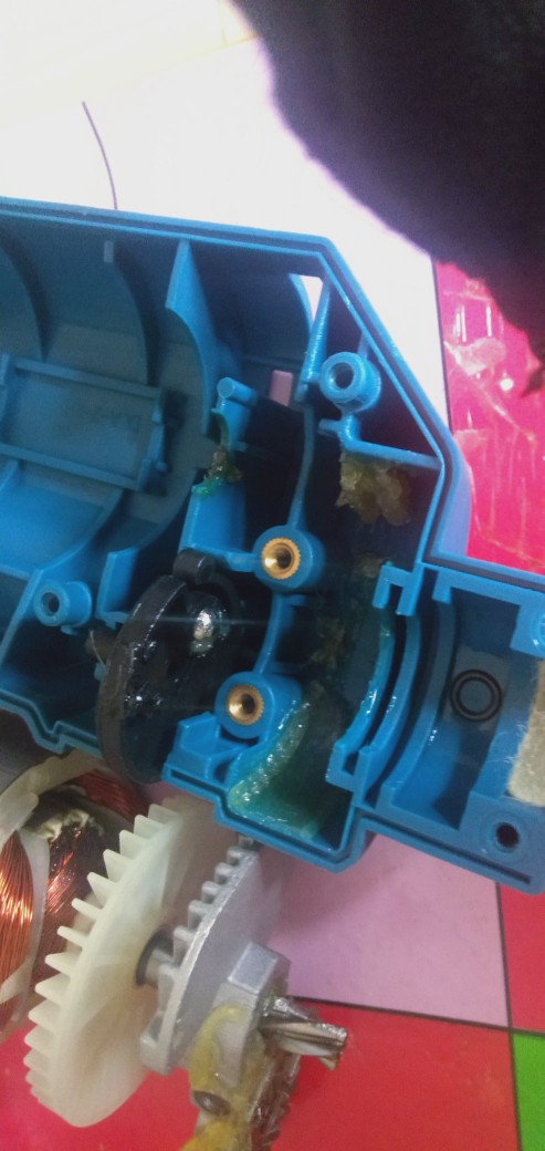 手电钻前面的夹头构造及更换,晶思达手电钻开关总成内部构造