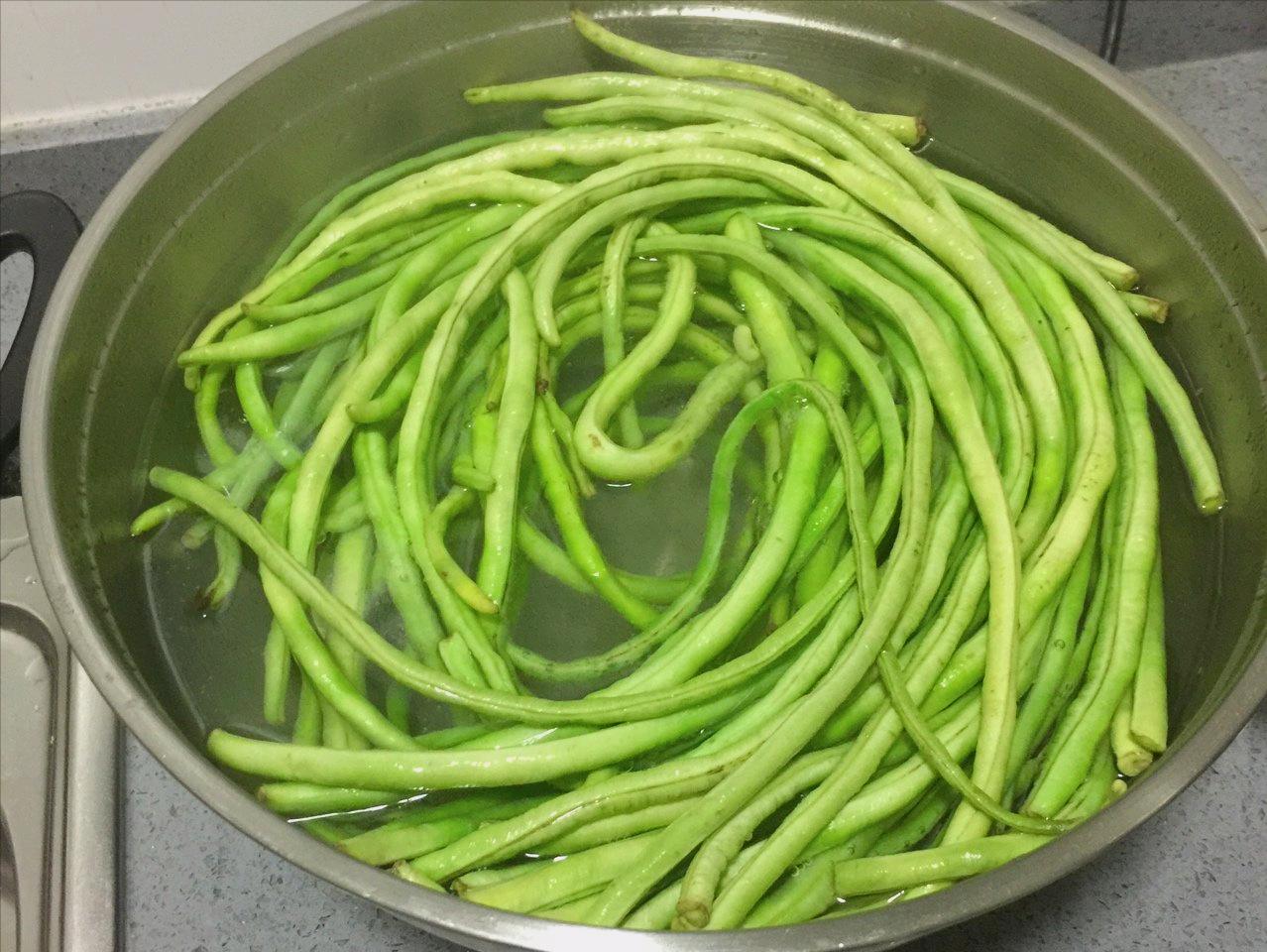 晒豆角干为什么要烫,晒豆角干用焯水吗教你正确的做法