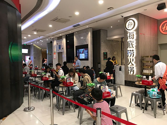 海底捞店长综合收入,海底捞张勇谈店长年薪多少