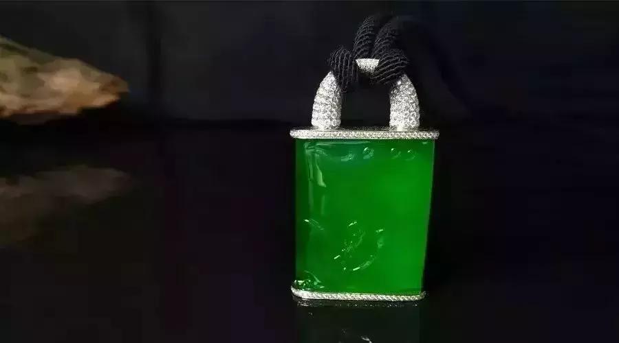 6类人群、30种翡翠。翡翠可不能随便送人，现在看还不晚！