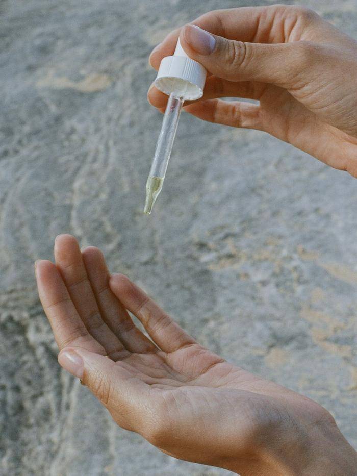 夏天化妆不脱妆遮瑕的技巧与步骤,夏天出汗不脱妆教程日常妆