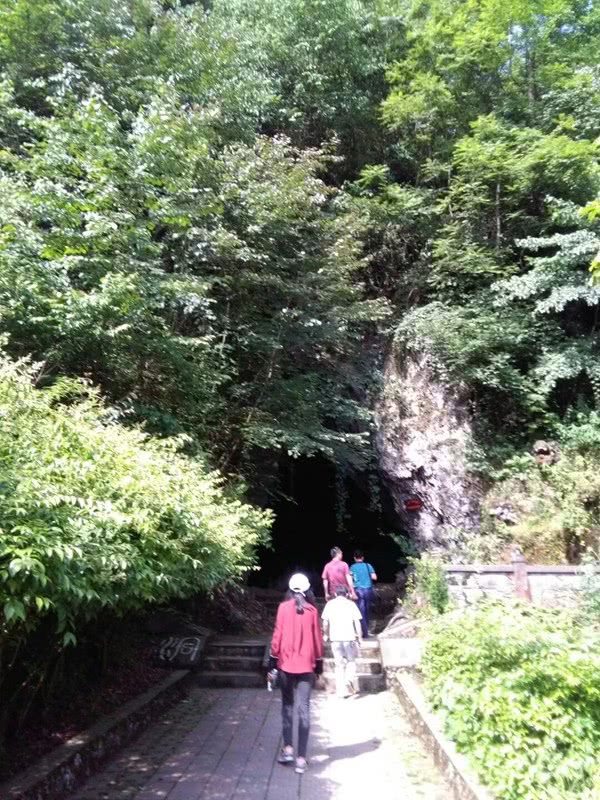 飞来峰为什么是四川飞来的,四川飞来峰在哪里