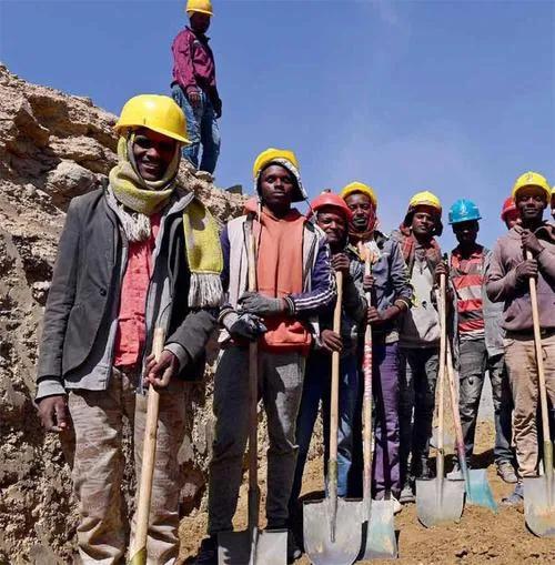 中国人在非洲打工有多吃香，工资真的是国内的几倍吗