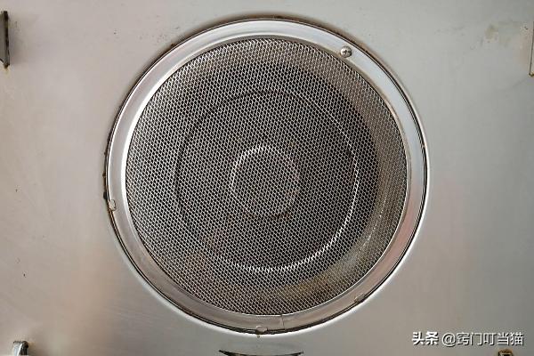 现在才知道清理厨房油污这么简单,清洗油烟机去油渍最有效的方法