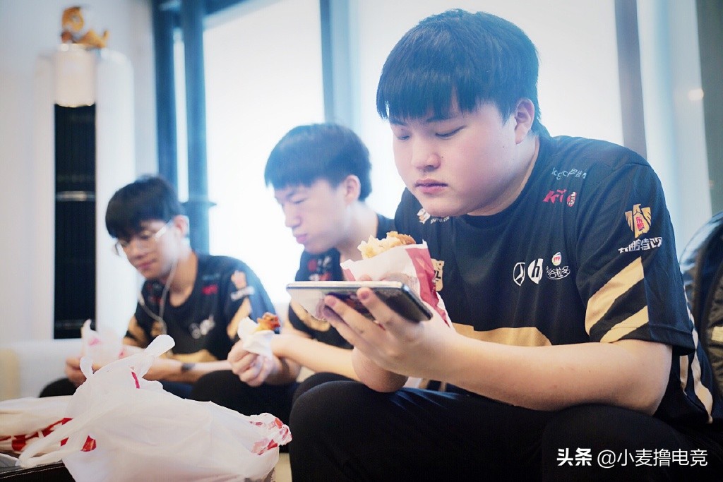 大师兄问答环节：阿水团战走位太神奇，头号狗吹仍不忘Uzi