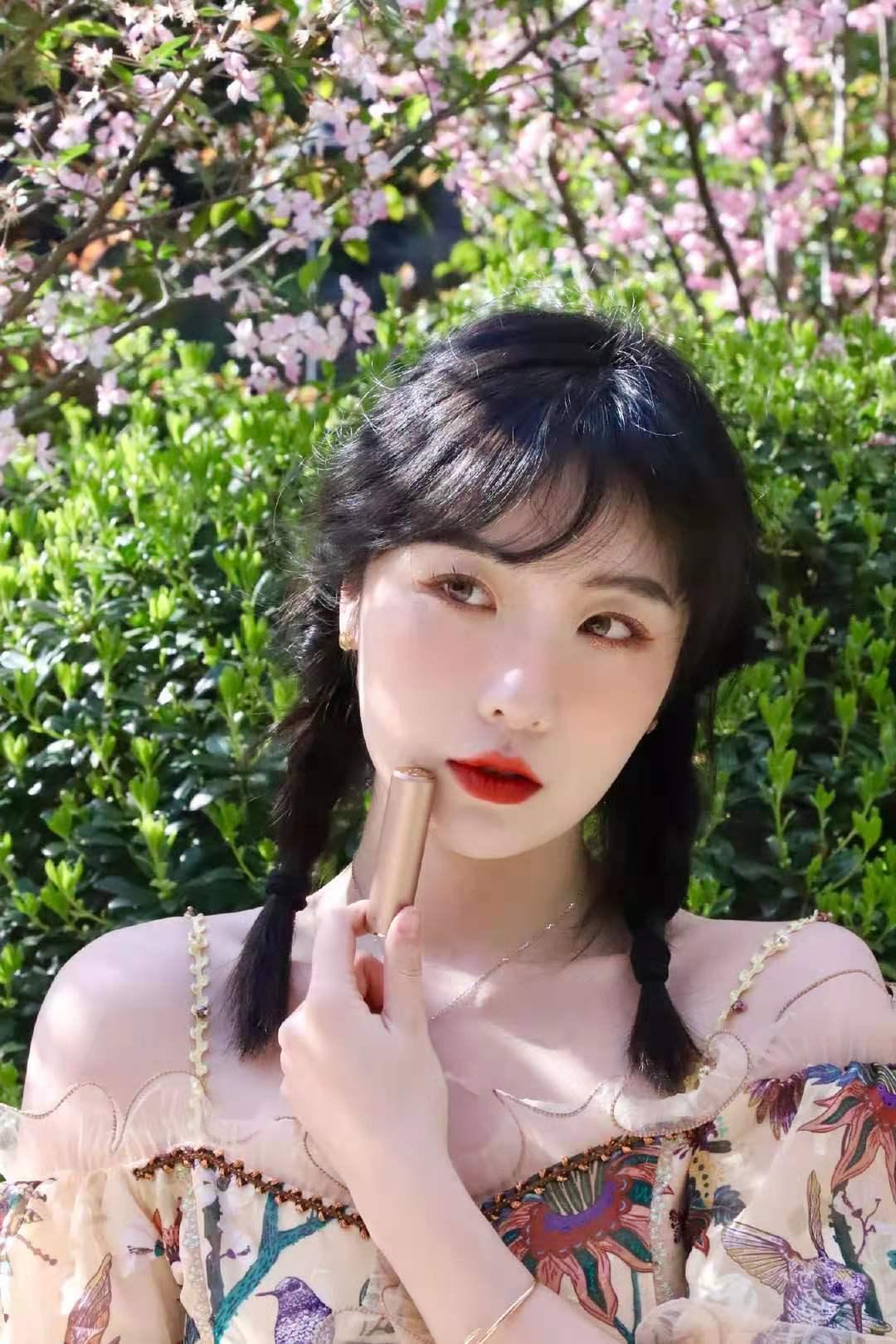 有什么推荐的口红适合大学生的,毕业季口红什么颜色好