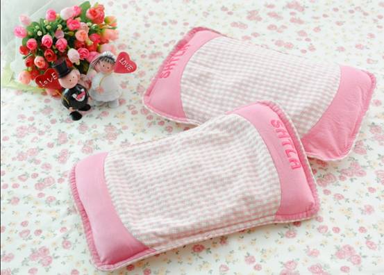 一周的宝宝睡什么样的枕头好,婴儿要睡什么样的枕头比较好呢