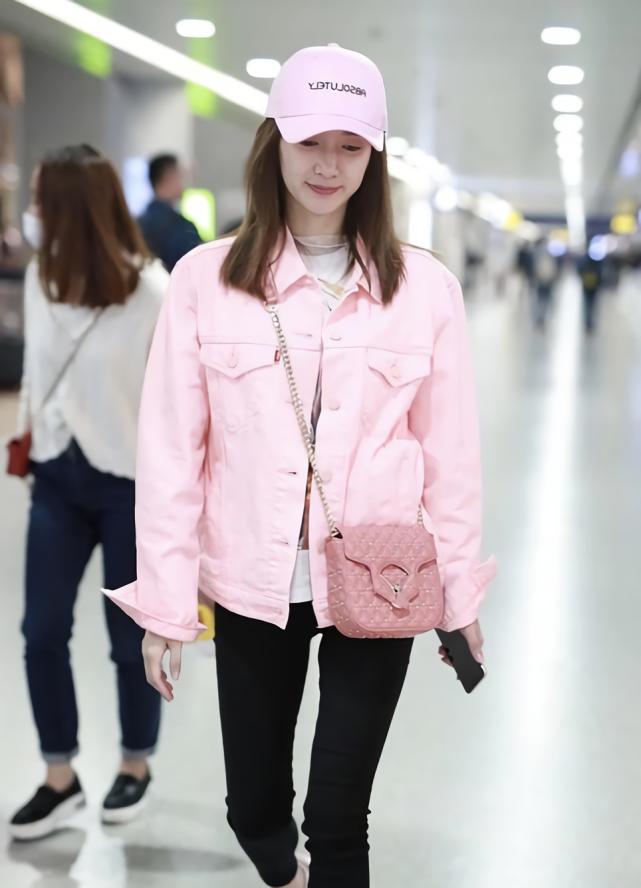 气质女神范轻熟风炸街牛仔外套,女神们牛仔外套这样穿