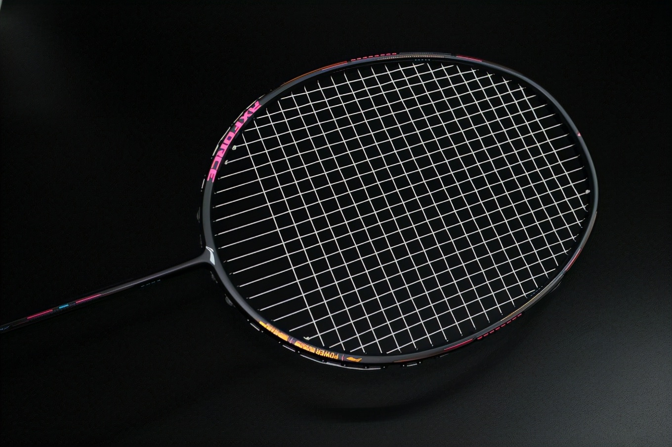 十大羽毛球拍排行榜最新款,最暴力的天斧羽毛球拍