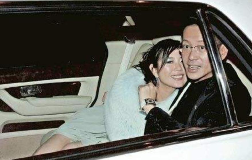 许晋亨何超琼李嘉欣怎么回事,许晋亨对待何超琼和李嘉欣区别