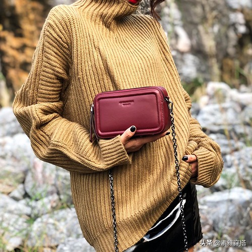 简单斜跨包休闲,好看的穿搭之斜挎包