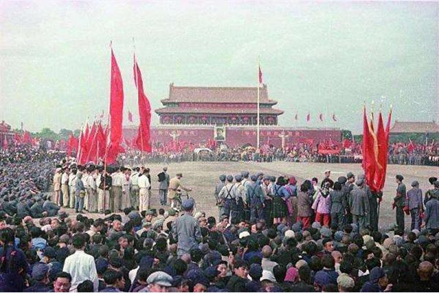 中缅边境五星红旗飘扬,越南热评中越边境