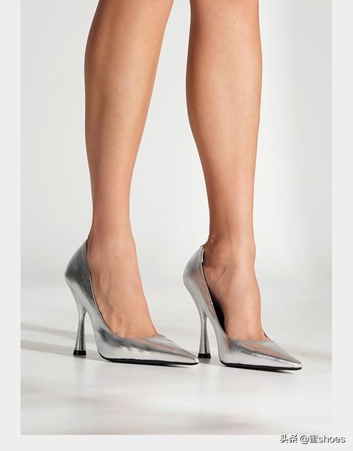 银白色高跟鞋推荐低跟,显白高级的高跟鞋你值得拥有