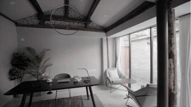 北京姑娘继承胡同老房，地板铺镜子、浴厕全透明，一个人住太爽