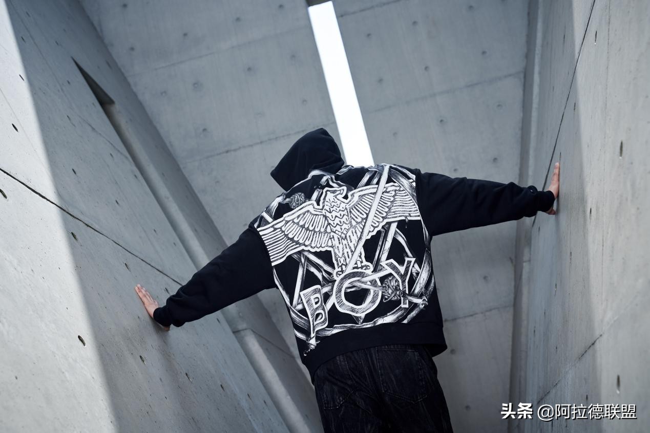 鍦颁笅鍩庝笌鍕囧+鑱斿悕鍗。,鍦颁笅鍩庝笌鍕囧+鑱斿悕瑁呮壆