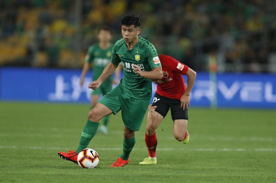 张玉宁晃晕潜力中卫,张玉宁射死角破门