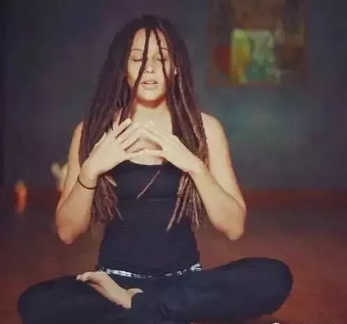 双盘腿的好处和功效,双盘腿对女性的好处