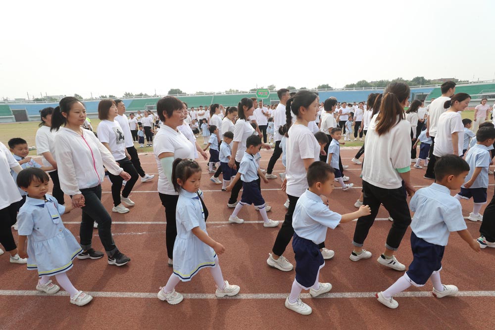 庆六一少儿篮球比赛洛阳,庆六一幼儿园亲子运动会报道