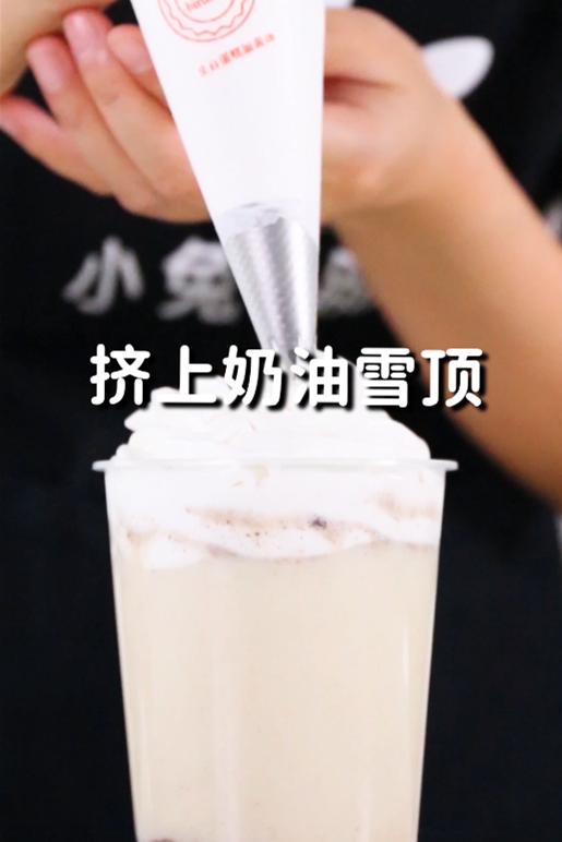 咸蛋黄奥利奥奶茶的做法，小兔奔跑免费热饮配方