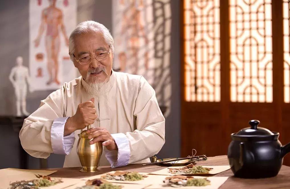 口干燥热流鼻血,一吃燥热的就上火怎么调理