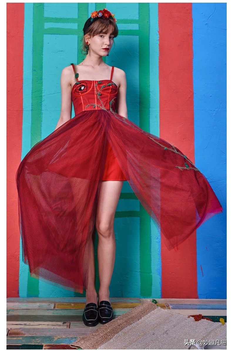 高端年会气质礼服推荐高级感,华丽设计感年会时尚轻奢高级礼服