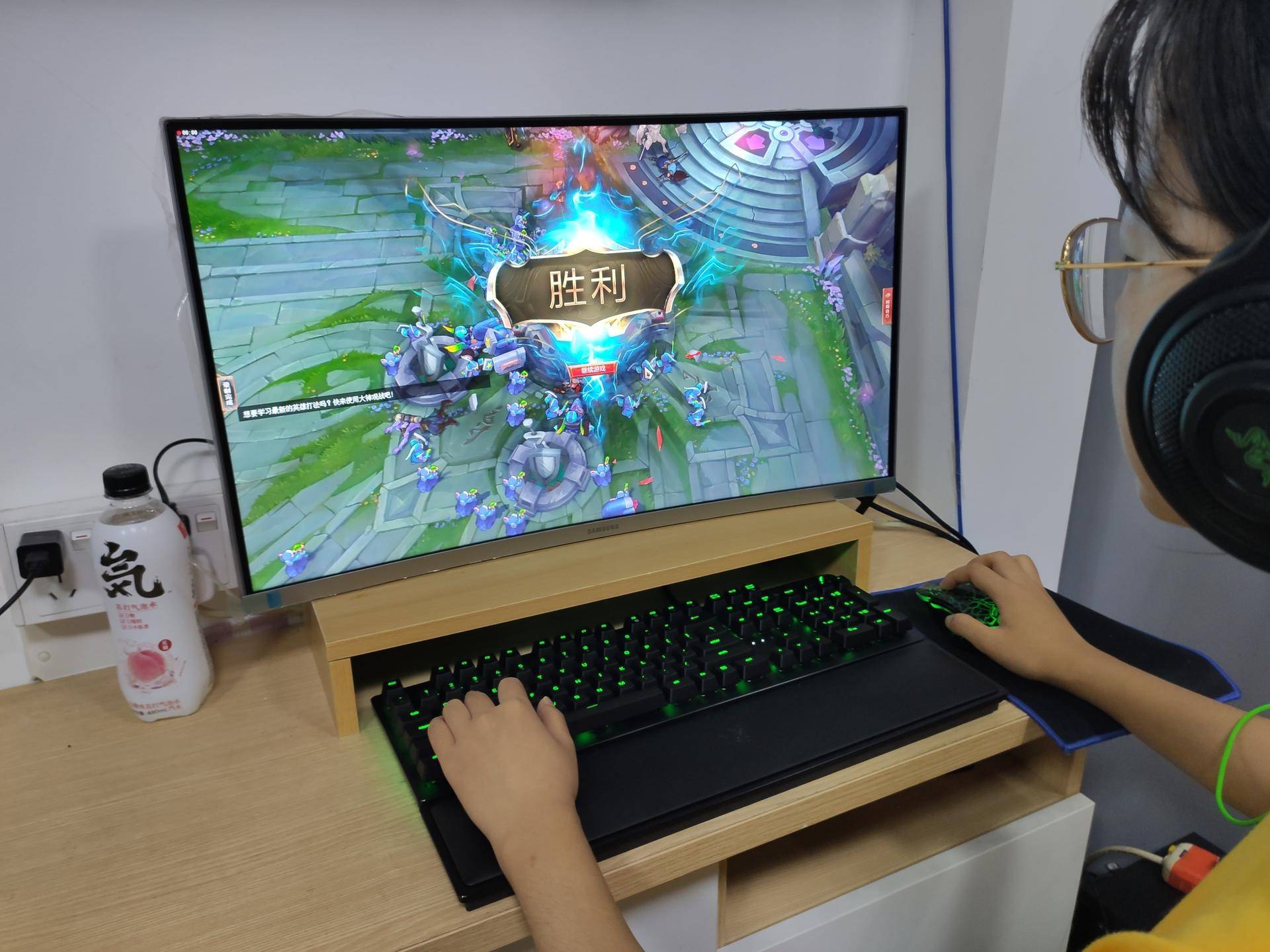 雷蛇1000多块钱的键盘真的好用吗,雷蛇机械键盘值得入手吗