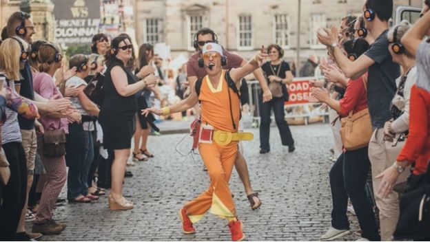 为什么欧美演员素质高,为什么欧美男演员普遍高大