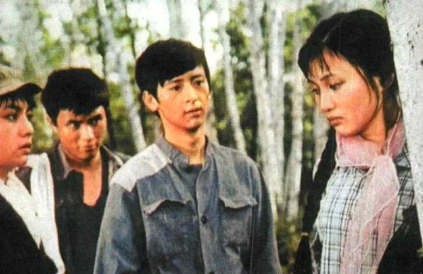 对程蝶衣恩将仇报的小四，27年后已两鬓斑白，但气质依旧如兰