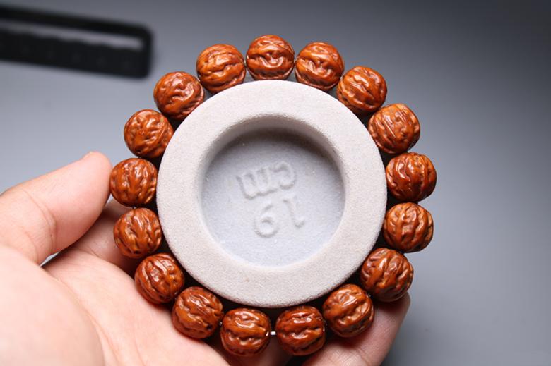 小核桃手串怎样盘,小核桃手串怎么盘出牛筋红