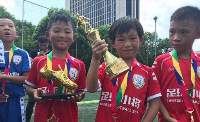 日本队最终2:1战胜日本足球小将,目前稳胜日本的足球队