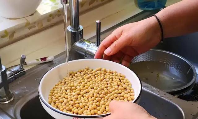 含有女人所需的天然黄体酮,它是天然雌激素女人常吃