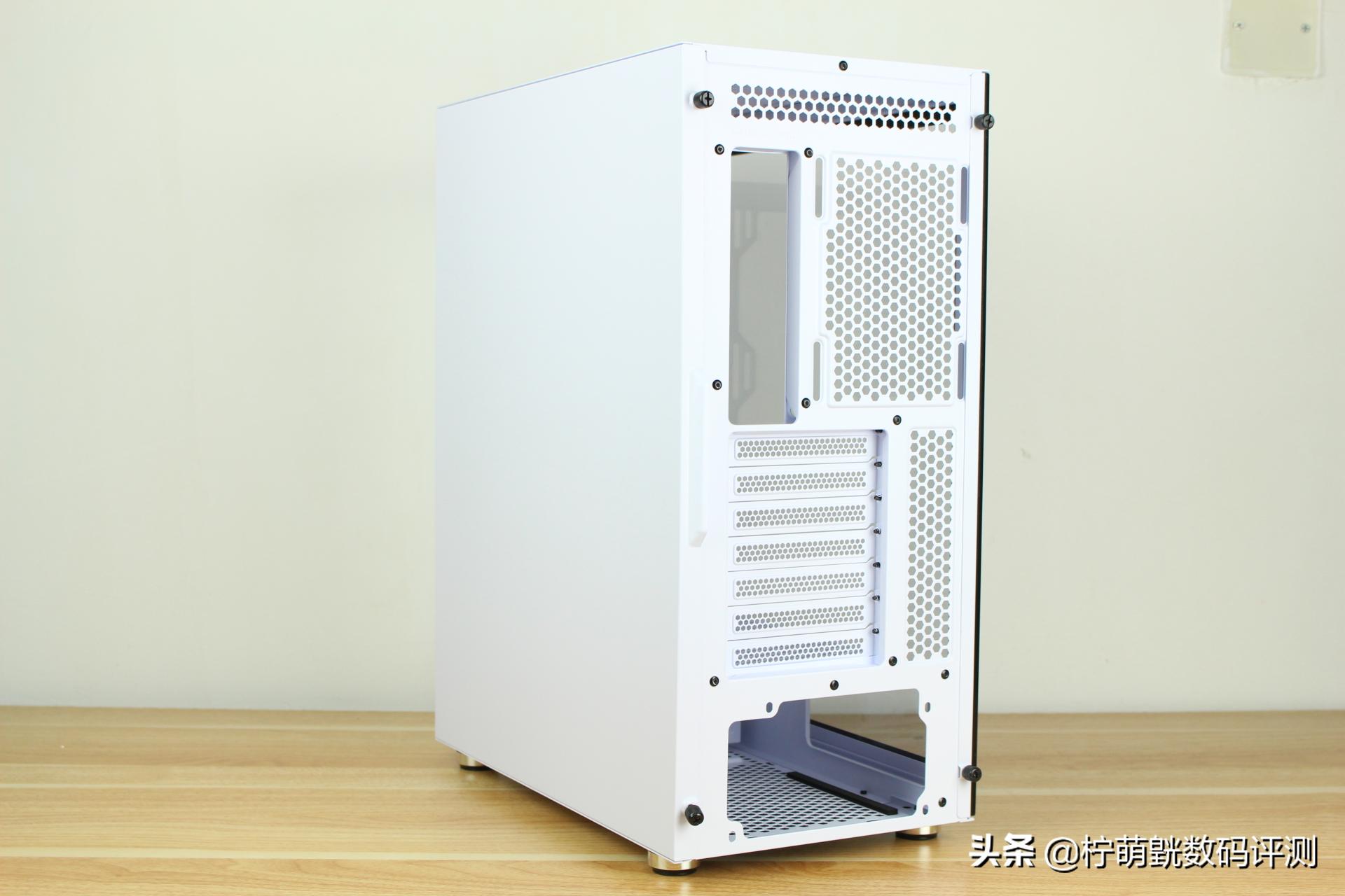 神光侧透不单调，畅快装机不求人易大师神光白色版上机体验