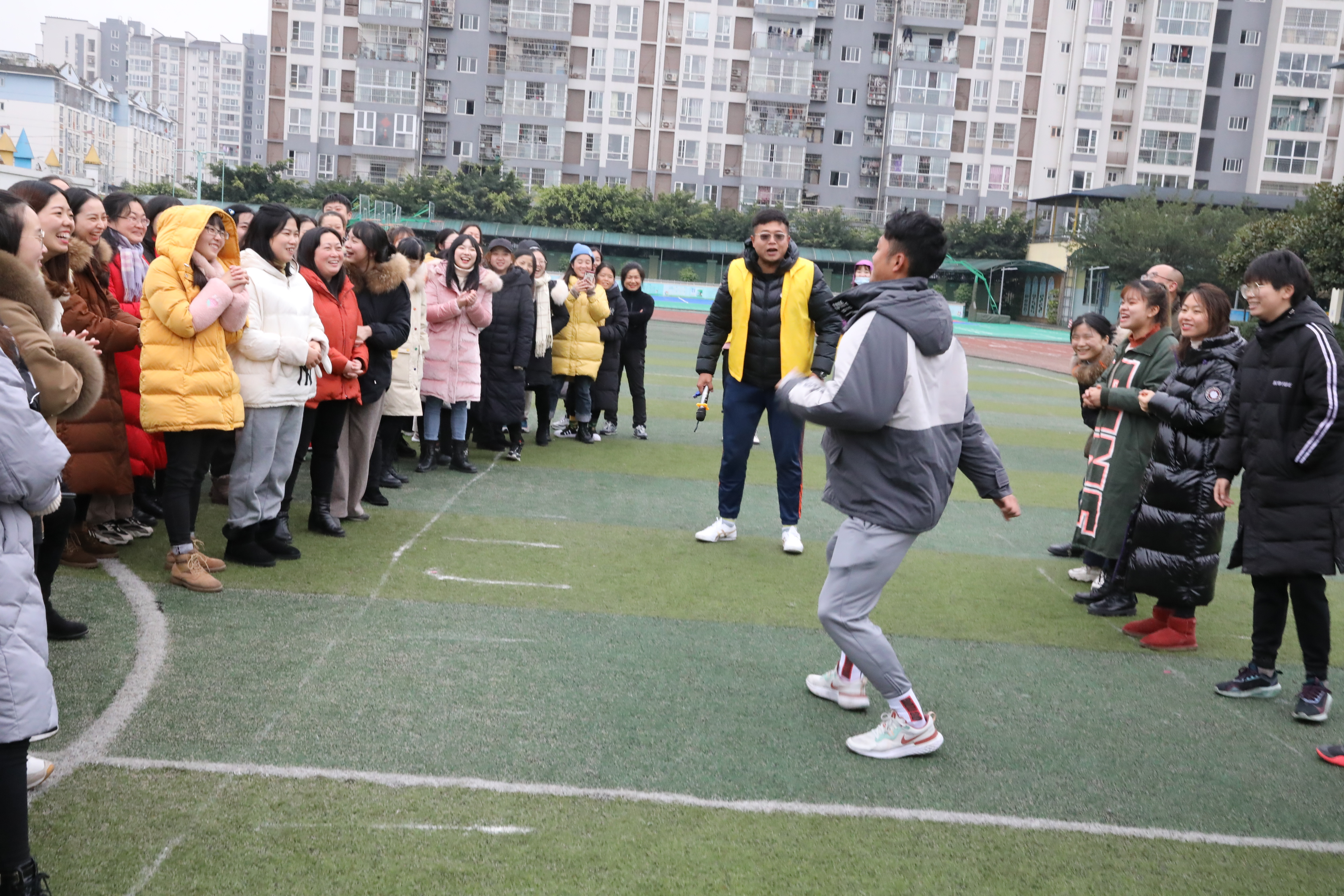 强队伍促质量塑荣光丨记双流区迎春小学开展校内拓展培训活动