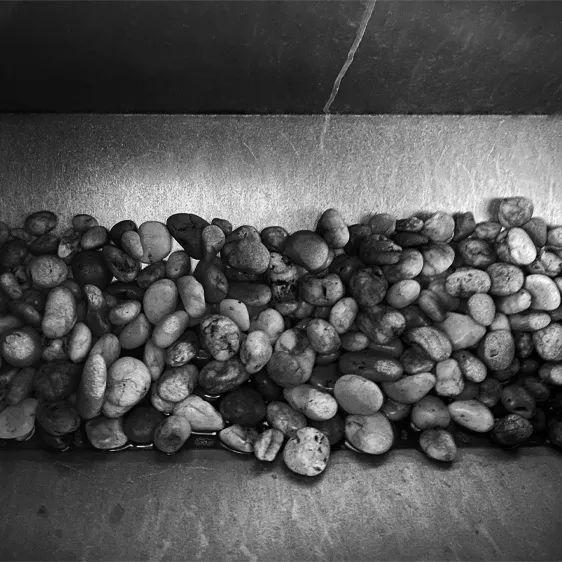 为什么有人花钱买二手鞋,为什么有人愿意为你花钱