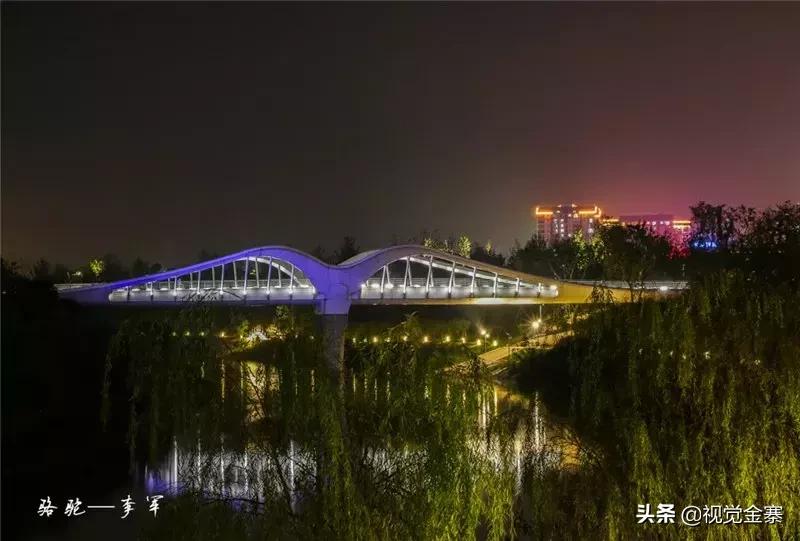金寨城市夜晚霓虹灯璀璨,金寨山城夜景美景