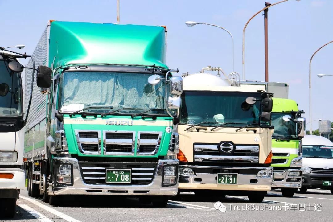日本高速公路服务区随拍!卡车居然都这么帅