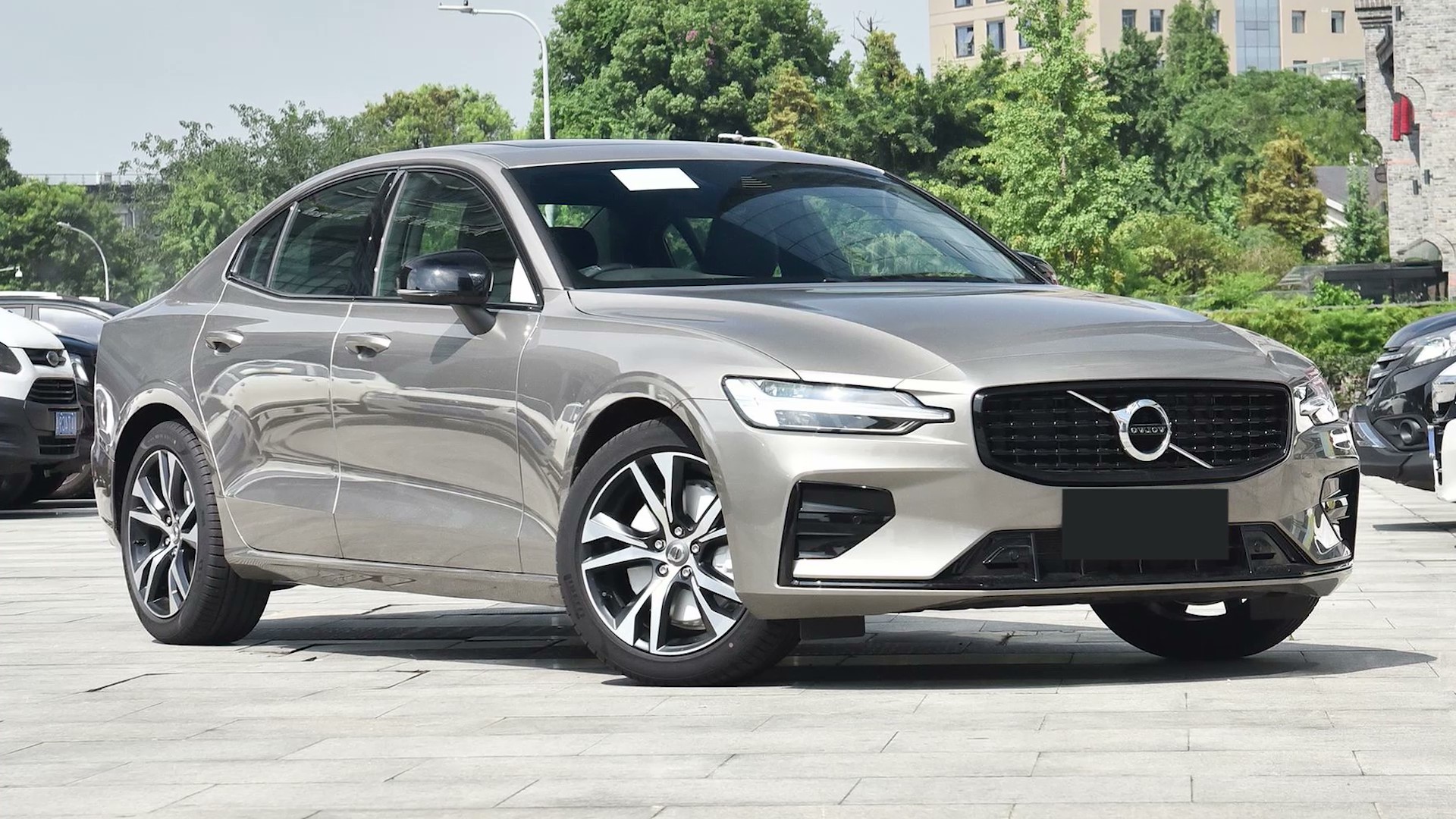 沃尔沃s60费油还是林肯mkc,林肯和沃尔沃s60l选哪个