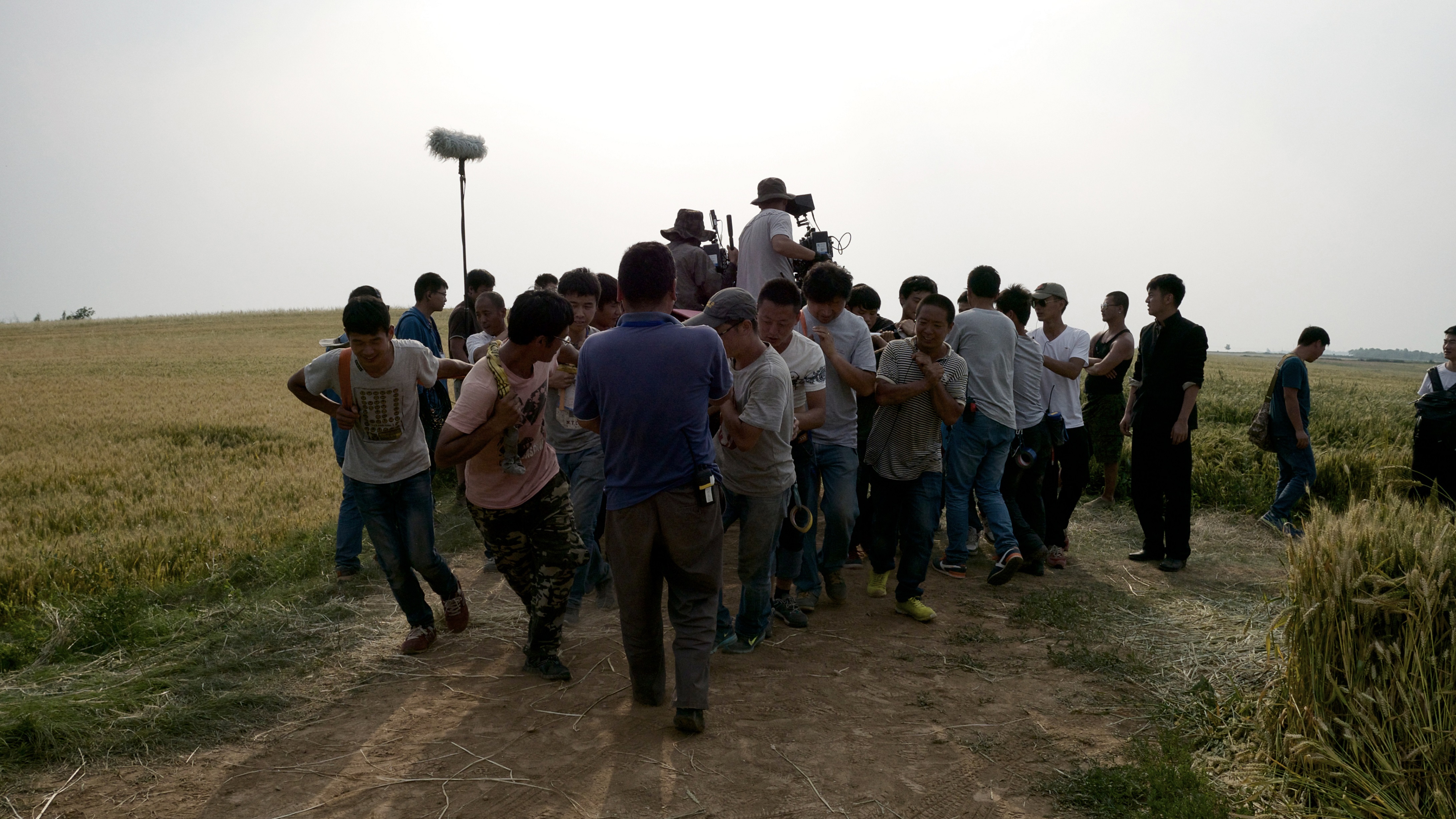 我拍了数千名路人甲，“成年人不要给自己编织梦想”|图集