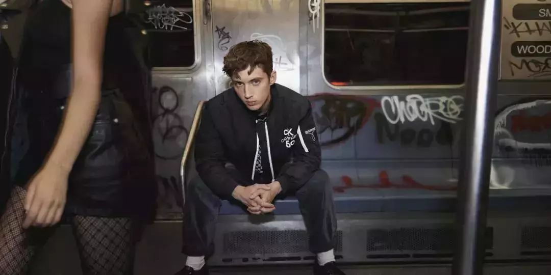 What！竟然有人冬天只用穿这一条裤子……赛格CK快闪店给你答案