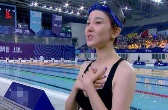 她曾因哮喘无奈放弃自己梦想，转型后因“泳衣太小”被质疑秀身材