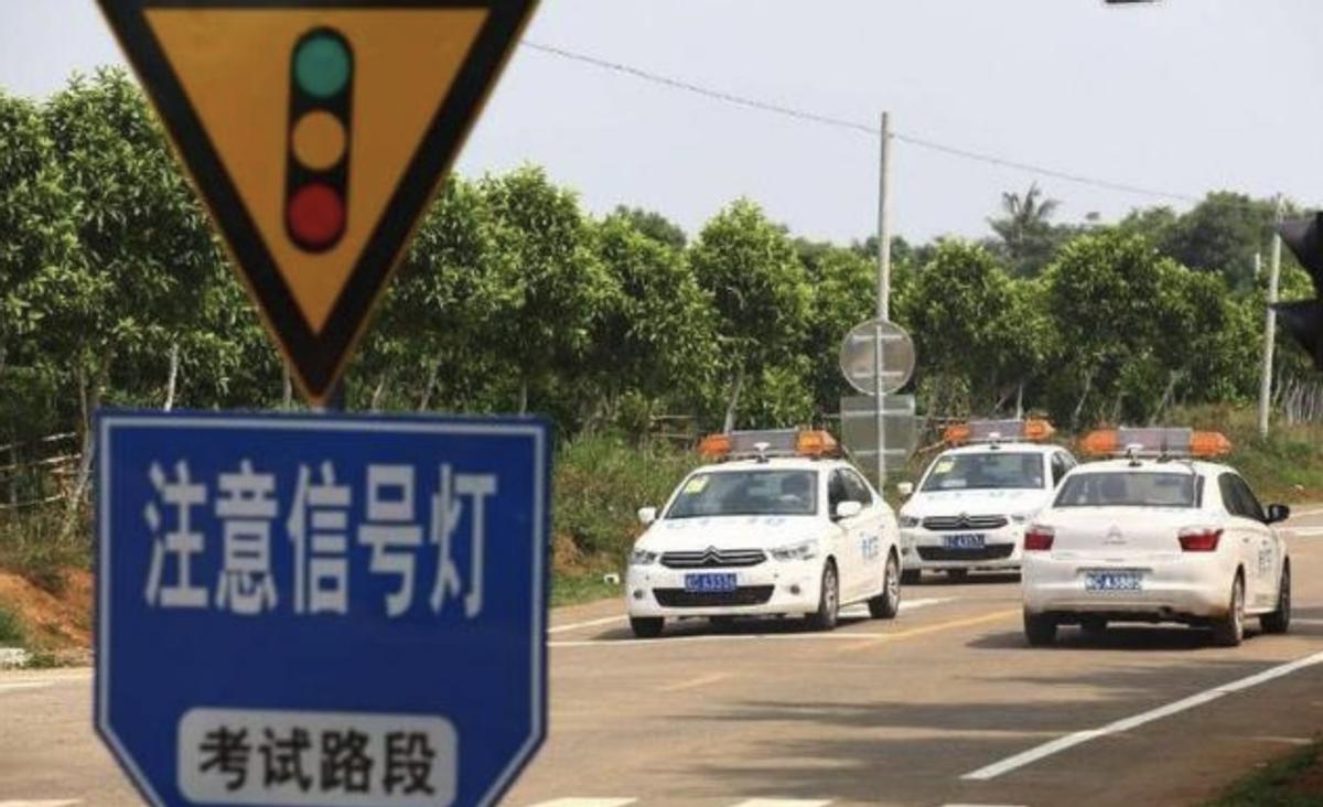 拿了驾照一直不开车驾照是否有效,拿了驾驶证一年没考还能开车吗