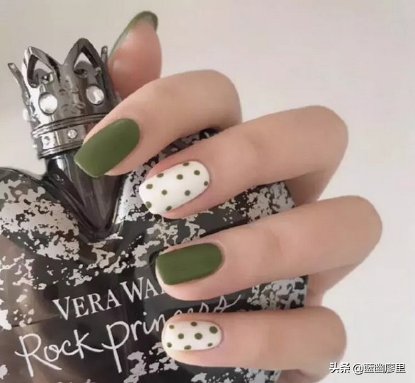 为什么甲油胶刷不匀,为什么甲油胶涂出来不亮