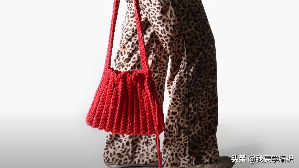 钩各种花样的抽绳包包教程,圆筒包包抽绳钩织教程