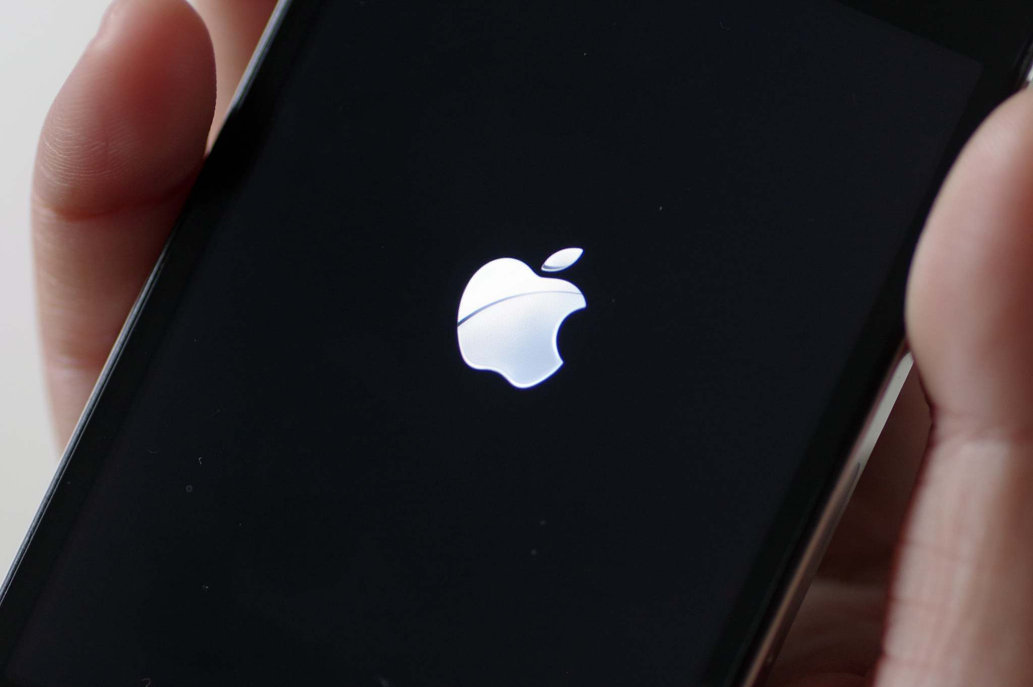 网上买到假手机被骗1900,网购买到假货平台负连带责任