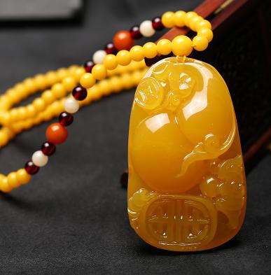 鉴别蜜蜡最简单的方法,鉴别蜜蜡全解肯定有一招能帮到你