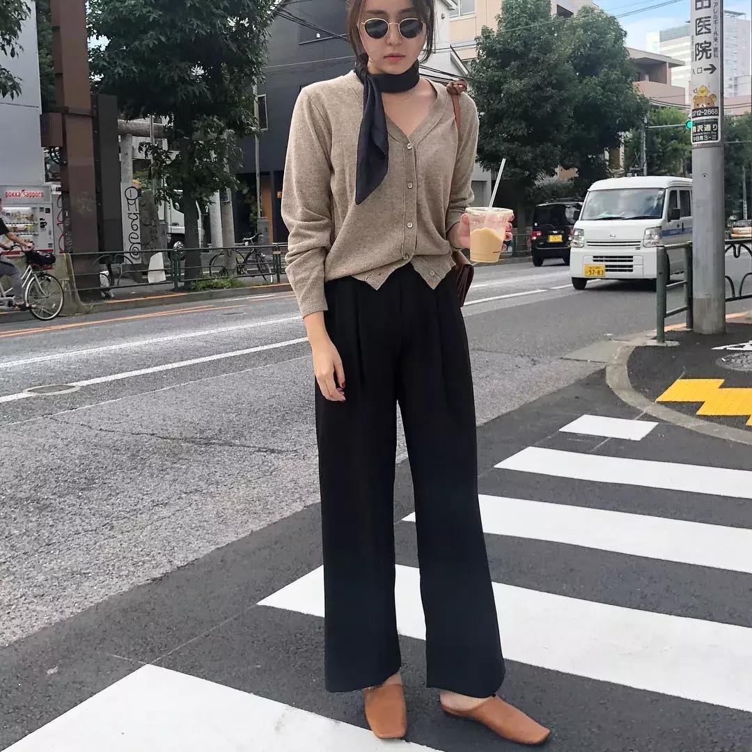 60-70岁高档奶奶装阔腿裤,最流行的奶奶裤人手必备一条