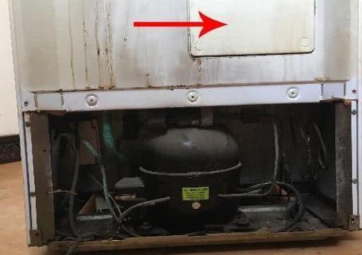 用了十几年冰箱,冰箱储水盒污垢