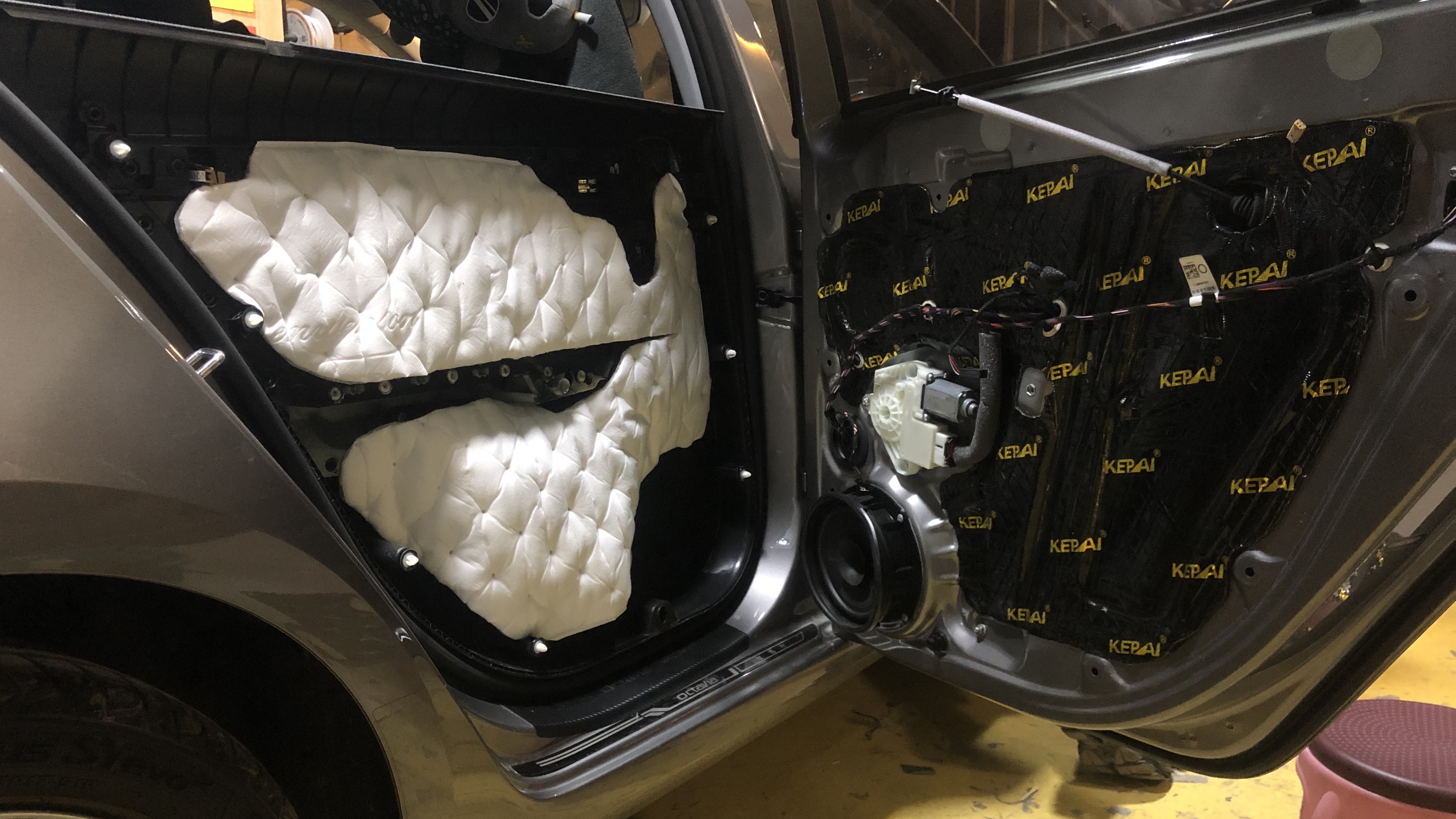 解决车内异响的物品,车内异响能不能用胶水