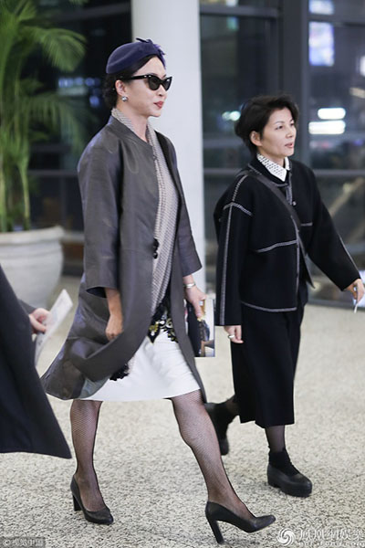 37针不打麻药，翻开皮肉剔除毛囊，做变性手术的金星曾有多痛苦？